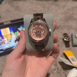 Fossil watch. Haven’t worn in years-will need a new battery.